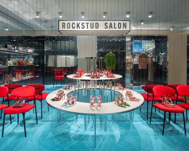 メゾン ヴァレンティノ、ヴァレンティノ 銀座にて ‘ロックスタッズサロン’ ポップインを開催