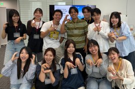 26年度あしなが学生募金事務局役職者学生たち_担当・エリアごとのハンドサインにて 26年度あしなが学生募金事務局役職者学生たち_担当・エリアごとのハンドサインにて