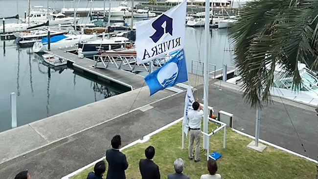 【開催報告】実はアジアの2/3が神奈川に集中！世界基準の「BLUE FLAGマリーナ」のリビエラが、逗子・三浦で新旗掲揚式をダブル開催。両市長と掲げる『オーバーツーリズムなき、観光の量から質への転換』