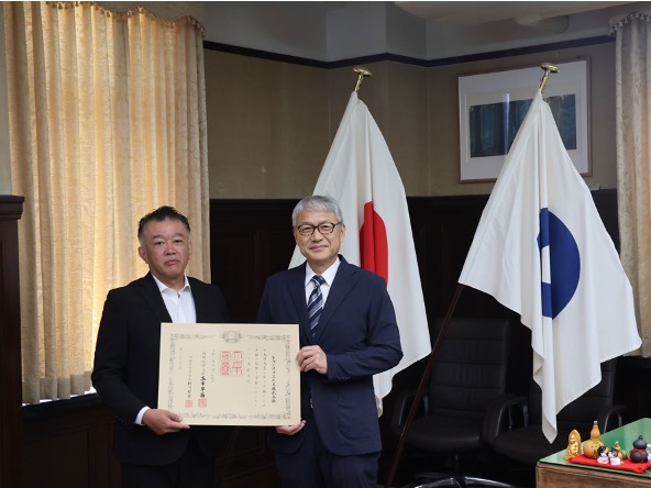 トランスコスモス、和歌山県に企業版ふるさと納税を活用した寄附を実施し、紺綬褒章ならびに感謝状を受彰