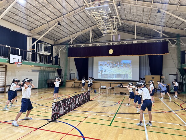 体育が苦手な児童も夢中に ― 中野区立白桜小学校でARスポーツ「HADO」のトライアル授業を実施