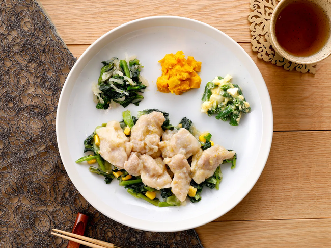 柚子の爽やかな香りが楽しめる「鶏もも肉の柚子胡椒焼き」が7月31日(金)にリニューアルして登場