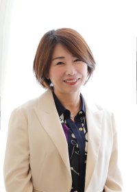 生活関連サービス業の離職率、大卒で54.7%―創業63年・23店舗17業種を束ねる二代目経営者が「おもてなし教育」で離職を止めた全メソッドを書籍で初公開 『AI時代にこそ「人」が宝になる おもてなしの教科書』8/3発売