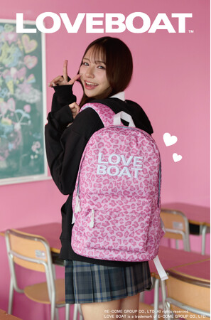 LOVEBOATより、定番ロゴ「デイパック」が登場!