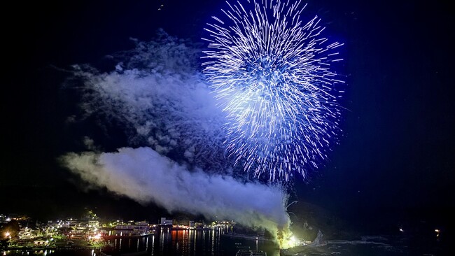 太地町花火大会、8月14日開催 日本遺産認定10周年の地を彩る約1,000発と伝統行事「柱松」