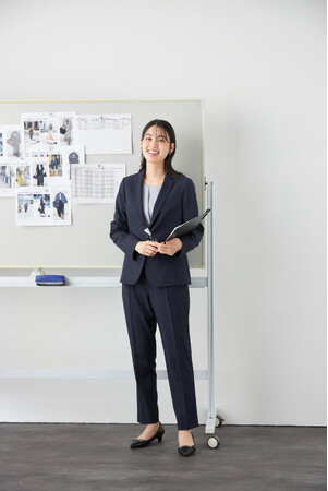 【SOFFICE】 UVカット※１機能付き！通年仕様で高コスパな機能性レディーススーツで物価高に備える！