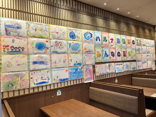 【とくとく】ハルナ幼稚園×香芝サービスエリア（とくとく）で2026年「夏休み」をテーマにした園児の絵画作品を展示します！