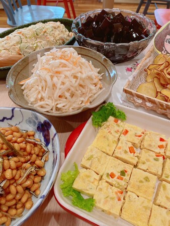 【愛しとーとごはん】8月新メニュー18種類が大好評！お盆期間も休み無し！コラーゲンバイキングでお待ちしております。