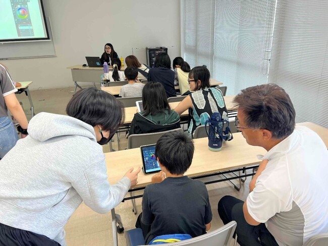 「好き」を未来の仕事につなげるきっかけに！国際アート＆デザイン大学校初のデジタルイラスト講座開催　小学生がデジタルイラストに挑戦