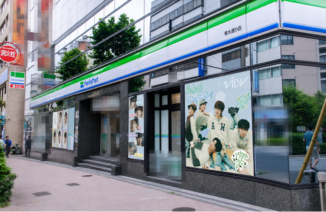 日本武道館デビューショーケース開催記念！期待のボーイズグループ「VIBY」の店舗ラッピングを8月11日（火）から期間限定で展開！～全国で買える！ファミリーマート限定ブロマイドも発売決定～