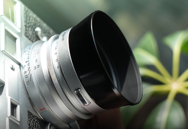 夏の逆光を、写真の個性に。Thypoch「Ksana」35mm f/2 ASPH. シルバークローム／レンズフード2種を発売