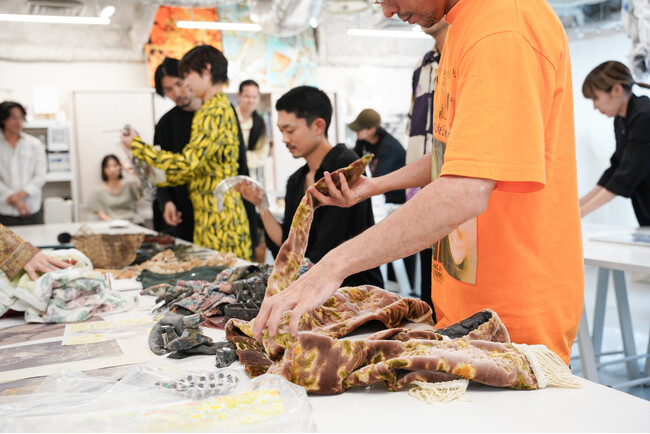 BARNEYS NEW YORKと「coconogacco」による“伝統が始まる瞬間”をともにつくる、継続的なプロジェクトが始動。
