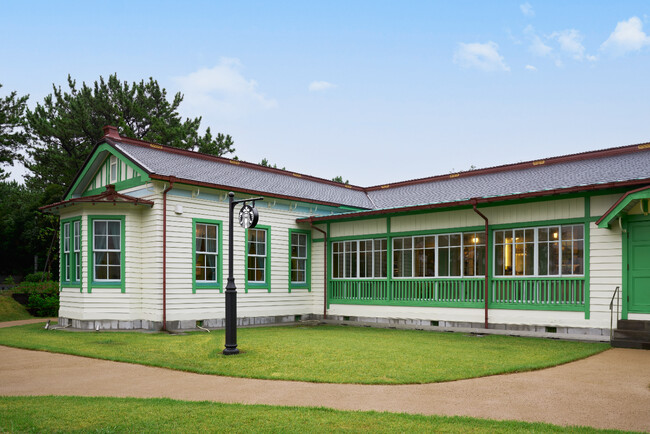 地域の歴史的建築を継承・活用する新店舗「スターバックス コーヒー 横浜海の公園店」海を望む登録有形文化財の洋館に8月10日（月）オープン