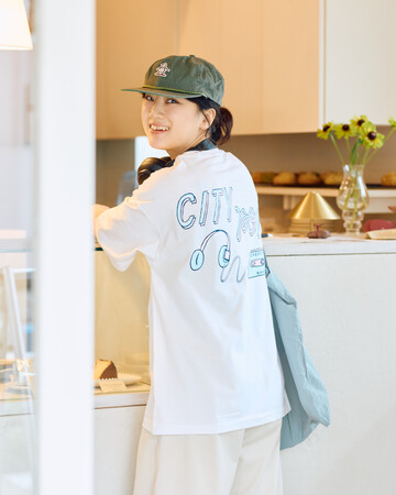 MUSIC OMIYAGEから、CITY POPデザインのTシャツとナイロントートバッグが新登場