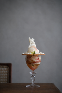 「PATISSERIE ASAKO IWAYANAGI」岩柳麻子氏が福島県産桃の新たな魅力を表現　2日間限定完売御礼「福島県産桃尽くしのデセールコース」一部復活　【数量限定】福島県桃尽くしのパルフェビジューASコースを8月14日(金)から提供！