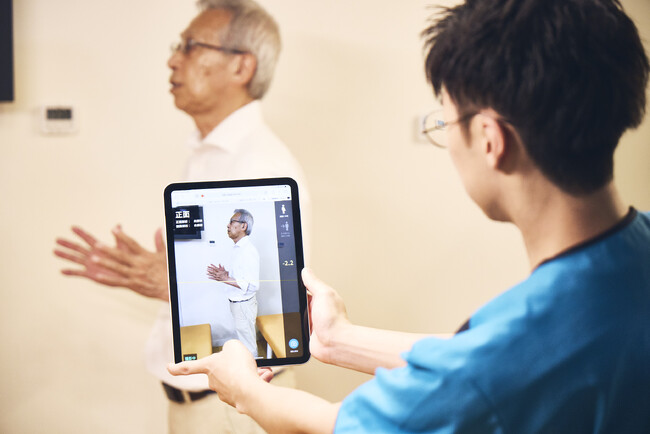 「理想の姿勢」を測る時代の終わりに ── こころ整体院グループとタンクル、AI姿勢分析システムを共同開発