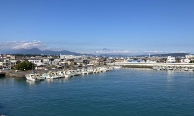 家族で紡ぐ夏の思い出。海・食・癒やしが交差する港町・用宗エリアの魅力をご紹介街から一番近い海辺のオアシス。家族のペースで楽しむ「用宗時間」