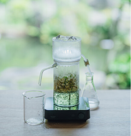 【庭のハーブを、自宅で蒸留】植物蒸留を身近にする家庭用植物蒸留器「SOMA（ソーマ）」誕生