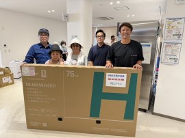 75型テレビ被災地に到着(1) 75型テレビ被災地に到着(1)