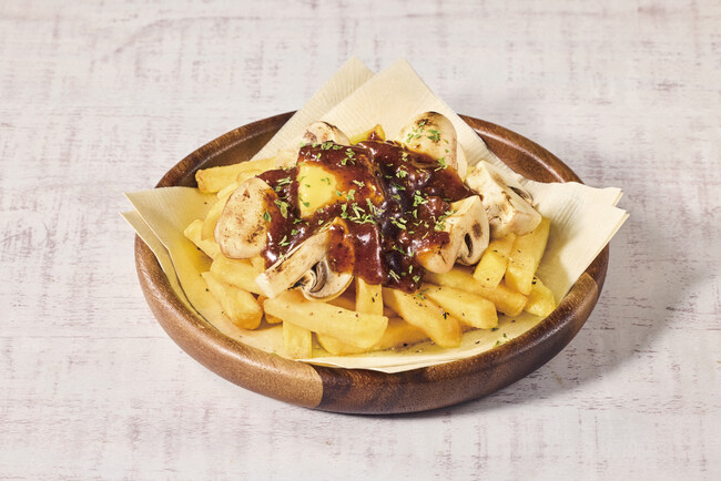 ＼お酒が進む、季節限定ごちそうポテト／秋の味覚と肉の旨みが広がる「マッシュルーム＆ボロネーゼポテト」がフレバルに登場！
