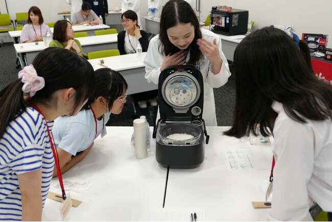 パナソニック、女子中高生がIoT炊飯器で「おいしさ」を科学するSTEM体験プログラムを開催 ～女性技術者との交流を通じ、理工系キャリアを身近に～