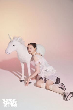 新木優子、念願のViVi初登場！　圧倒的な透明感を堪能できる「オトナのきゅるかわ読本」ができました(ハート)