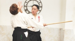【武器術体系を公開】合気道覇天会・藤崎天敬師範が研究・体系化する「合気道の理合と護身術を学ぶ武器術」― 短刀型五本・武器取り体系を公式サイトで公開