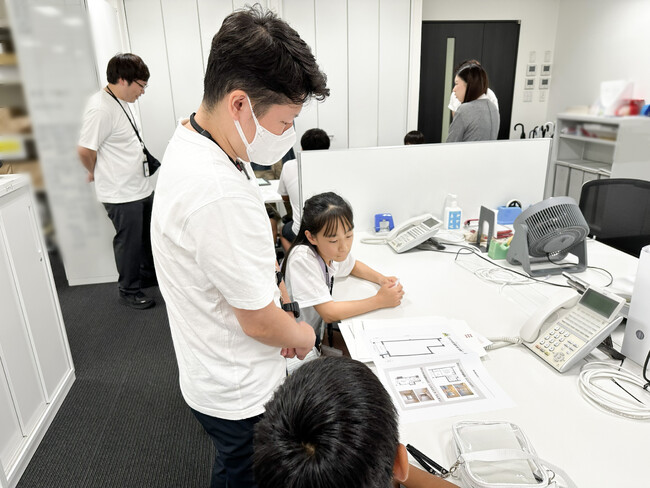 子どもたちが「チャレンジ課」としてお仕事体験！トーシンパートナーズが、社員の家族をオフィスに招く「ファミリーデー」を吉祥寺本社にて開催
