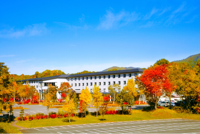 標高1,390mへ、紅葉の上を空中散歩。ロープウェイ往復乗車券と「落ち葉クラフト」体験付き秋限定宿泊プランを販売【メルキュール裏磐梯リゾート＆スパ】