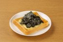 チーズトーストにK(黒い)N(海苔)B(ぶっかけ) チーズトーストにK(黒い)N(海苔)B(ぶっかけ)