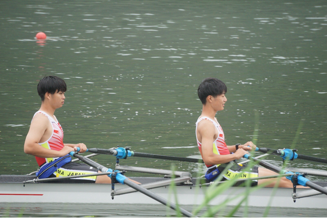 【埼玉県戸田市】第46回全日本中学選手権競漕大会　ダブルスカル優勝　鈴木 佑舵選手、高井 優選手が市長を表敬訪問