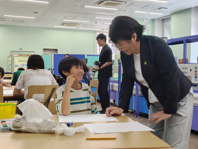 「仕分け体験」から「スケッチ」へ!物流×美術の新型ワークショップ開催しました