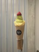 【抹茶スペシャル】八女抹茶ソフトにいちごをのせた、抹茶好きも満足のメニュー。 【抹茶スペシャル】八女抹茶ソフトにいちごをのせた、抹茶好きも満足のメニュー。