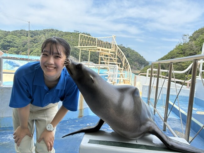 【下田海中水族館】毎年恒例!? 9月9日は「クゥの日」~カリフォルニアアシカから熱いキス~