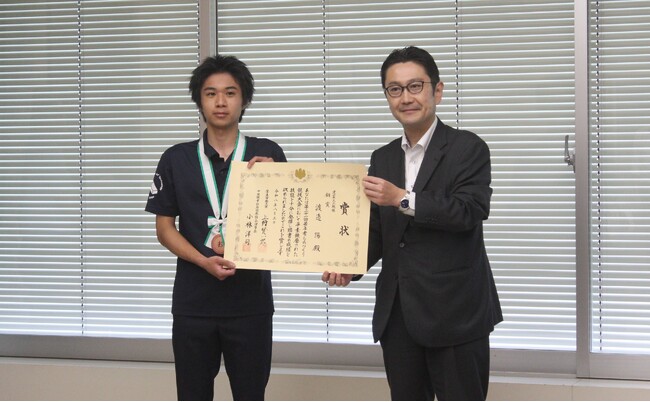 【新潟建築・インテリア・ものづくり大学校】「第21回若年者ものづくり競技大会」建築大工職種 銅賞受賞在校生が新潟県 中垣内副知事を表敬訪問