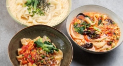 9/7~9/16は生ビール・ハイボールが何杯飲んでも1杯100円！『手打ち ビャンビャン麺荘 古都』が「re:Dine 日本橋室町」にオープン