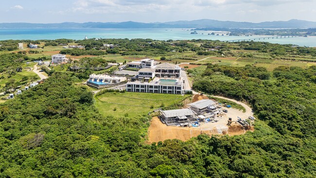 【沖縄古宇利島 La BOMBANCE】秋田・男鹿と沖縄・古宇利島、二つの土地を“食”でつなぐ。『稲とアガベ』クラフトサケのペアリングを開始