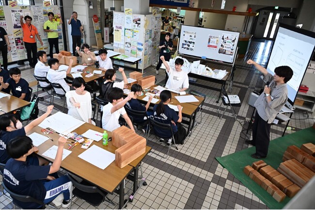 【千葉県袖ケ浦市×千葉大学（ 中高生のための居場所づくり事業）】第２回ワークショップ「ブロックで居場所をデザインしよう！」居場所でやりたいことを机の天板デザインに反映。素敵なデザイン案ができました。