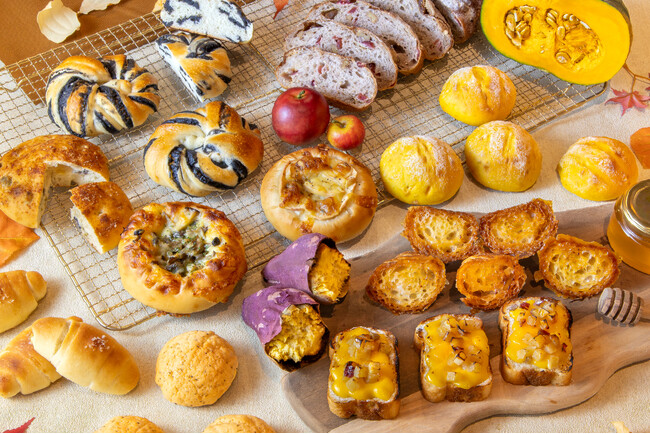 実りの秋を味わう季節限定パンが登場。10月限定のハロウィンパンや