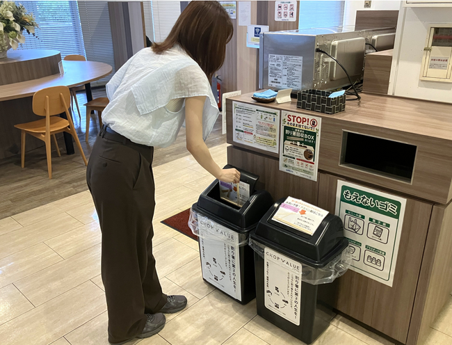 【都内の大型複合施設で初】“ごみ”として捨てられていた割り箸が家具として帰ってくる！ ～豊島区の見解を得て使用済み割り箸を「有価物」と扱う資源活用を実現～ 9月１日より使用済み割り箸の循環モデルを始動