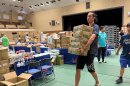 避難先の避難所でボランティア活動を行う選手 避難先の避難所でボランティア活動を行う選手