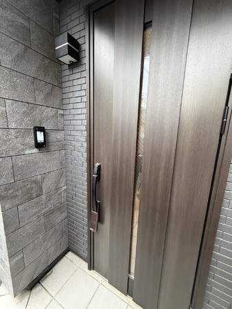 合同会社DH、東京都中野区の戸建て住宅にて、次世代スマートロック「LAXAS S414」をYKK AP社製電気錠玄関ドアと連動させたスタンドアローンモードでの導入・施工を完了