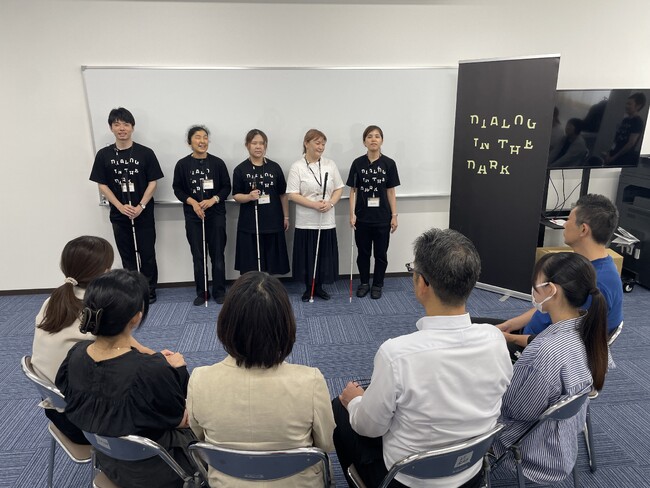 東京都立八王子盲学校で「ダイアログ・イン・ザ・ダーク」を活用した教員研修を実施