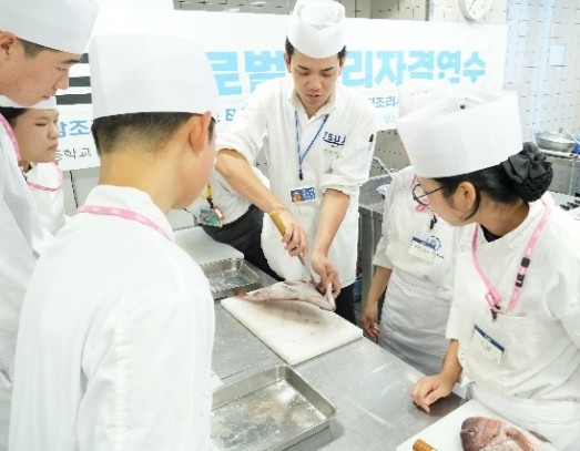 ＜辻調理師専門学校×海外教育機関　連携活動＞韓国彗田(へジョン)大学校・慶熙(キョンヒ)大学校の学生が来校　料理と食文化を学ぶ「日本料理短期研修」を実施