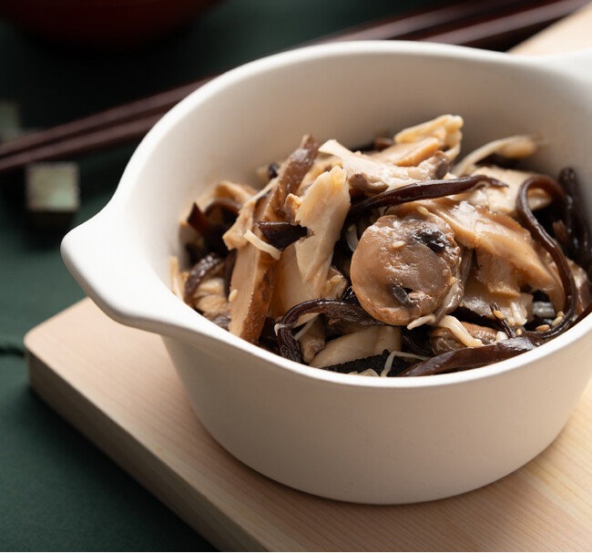 人気の自家製惣菜カテゴリーの中で「副菜」が売上前年比約120％と人気拡大中！9月10日（木）発売「成城石井自家製 6種きのこナムル」など秋の新作4品が登場