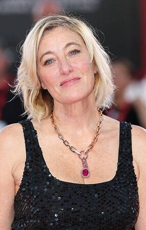 ヴァレリア・ブルーニ・テデスキがポメラートのジュエリーをまとい第83回ベネチア国際映画祭に登場