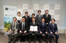 認証授与式の様子(2) ソフトバンクの関係者およびBSIジャパンによる集合写真 認証授与式の様子(2) ソフトバンクの関係者およびBSIジャパンによる集合写真