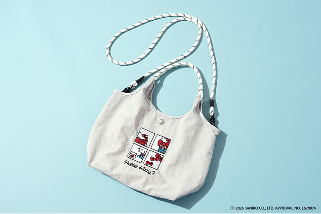 大好評につき再入荷！【ハローキティ】の愛らしさを繊細な刺繍で上品に表現した、大人のための2WAYバッグ。約120gの軽やかな持ち心地と約4Lの収納力を備え、毎日のお出かけから旅先まで気軽に楽しめます。