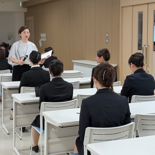 エステティシャンによる高校生向け「出前授業」プログラムを開始