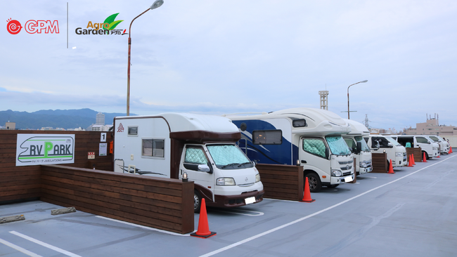 【初日から全9区画満車】「アグロガーデン神戸駒ヶ林店」屋上に都市型RVパーク「JUBILATIONS×アグロガーデン神戸」がグランドオープン！